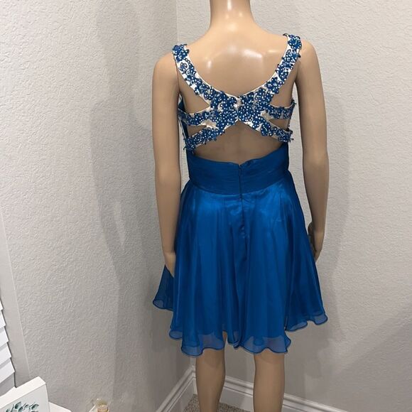 Alyce Paris intricately detailed blue sequin formal dress. Fully lined. - Picture 4 of 7